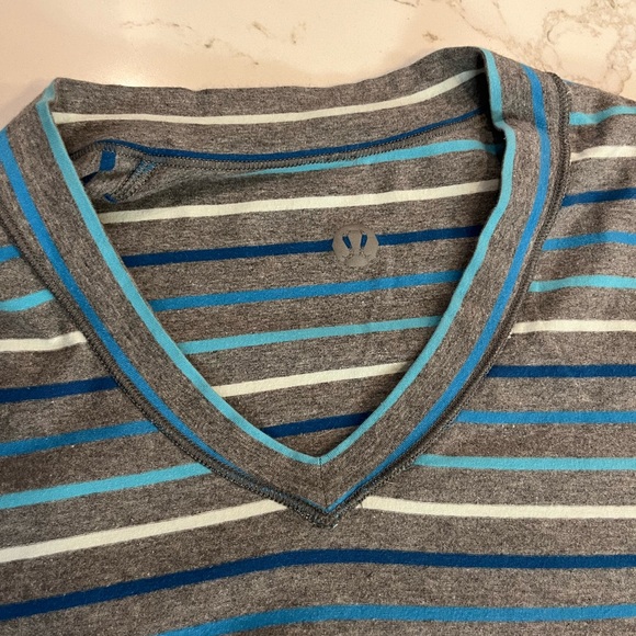 Lululemon t shirt - Picture 2 of 2